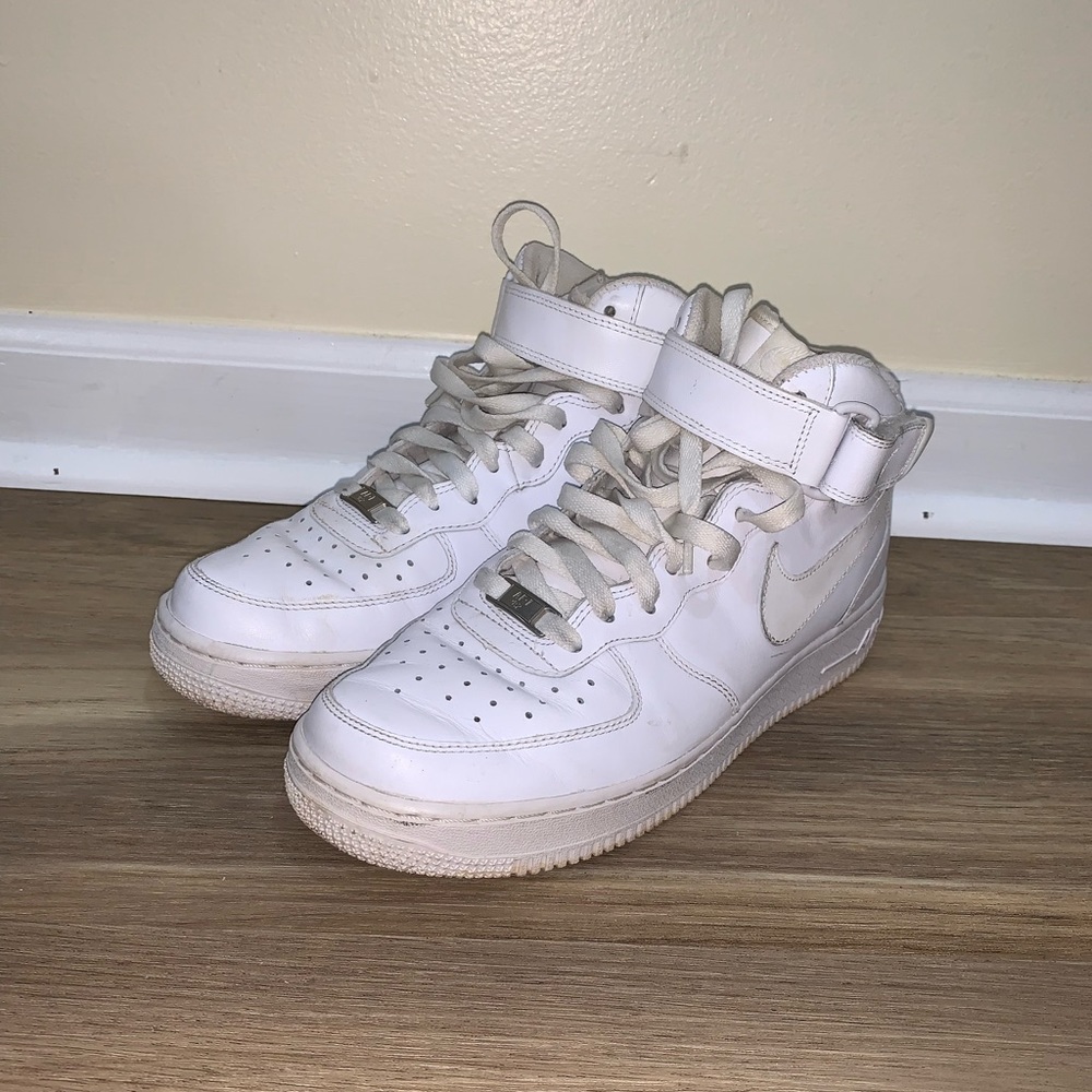 NIKE AIR FORCE 1 ‘07 MID WHITE SHOES